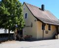 Bild: sche
Das Feuerwehrgerätehaus in Hiltersdorf: Die Demontage der 35 Jahre alten Heizungsanlage übernehmen die Mitglieder der Wehr, die Erneuerung erfolgt nachhaltig über Fernwärme.