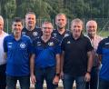 Bild: mez
Roman Melzner, Reiner Ullmann, Klaus Brunner, Jürgen Langsteiner, Matthias Pocker, Norbert Schmid und Heinz Frank (von links) bilden den Vorstand des Fördervereins Fußball des Sportvereins. Ihnen dankte SV-Vorsitzender Jürgen Lautner (rechts).
