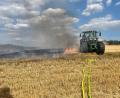 Bild: egl
In Lengenfeld, einem Ortsteil von Kümmersbruck, brannte am Mittwoch ein Feld: eine Folge der anhaltenden Trockenheit, die derzeit nahezu täglich solche Brände in der Region verursacht.