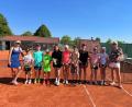 Bild: öt
Die Kinder im Alter ab neun Jahren mit den Trainerinnen Doris (rechts) und Julia Lautenbacher (links).