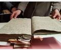 Archivbild: Tobias Gräf
Rund 1000 jahrhundertealte Schriften und Bücher im Seidel-Archiv wurden durch den Wasserschaden beschädigt. Nachdem die Stadt das Inventar angekauft hat, läuft nun die Bestandsaufnahme.