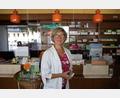 Bild: sfo
Inge Fischer ist die Inhaberin der Apotheke in Bärnau. Nach mehr als 50 Jahren muss sie das Geschäft schließen.
