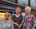 Bild: Christian Kick/exb
Beim Konzert Punkt 12 in der Josefskirche überzeugen (von links) Ingeborg Hofmann an der Eisenbarth-Orgel, Cornelia Kick (Sopran- und Altblockflöte) und Eva Danzl (Sopran).