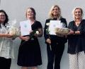 Bild: BFZ Marktredwitz/exb
Mit der Traumnote 1,0 schlossen Franziska Heinke (Zweite von links) und Sabrina Dogan (Dritte von links) ihre Ausbildung ab, Katja Schneider (links, Schulleitung Pflege und Altenpflege) und Daniela Flügel (rechts, Schulleitung Pflegefachhilfe) graulierten.