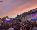 Bild: Lucia Windschiegl/exb
Das Brunnenfest der Pfadfinder Neuhaus ist auch in diesem Jahr gut besucht.