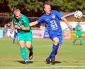 Bild: war
Der Etzenrichter Torjäger Martin Pasieka (rechts) lässt sich auch durch unfair zupackende Gegenspieler nicht aufhalten. Der Stürmer hat bereits vier Tore auf seinem Konto, was dem Freitag-Gegner FC Weiden-Ost sicherlich nicht entgangen ist.