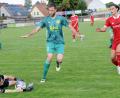 Bild: hho
Am Mittwoch besiegte der SV Mitterteich den SC 04 Schwabach mit 2:1. In dieser Szene packt Torwart Tim Lauterbach sicher zu, Martin Bächer braucht nicht mehr einzugreifen, rechts der Schwabacher René Zeltner. Das nächste Spiel bestreiten die Stiftländer am Samstag beim TSV Buch.