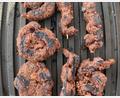 Bild: Foodblog &quot;Vegan in und um Amberg&quot;
Seitan besteht aus Weizeneiweiß. In diesem Fall wird er mariniert und danach gegrillt.