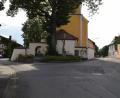 Bild: bnr
Ab nächstem Jahr wird die Wasserleitung in der St-Vitus-Straße rechts der Kirche und in der Lehrer-Schinner-Straße links der Kirche erneuert. Kirchgänger werden sich auf Behinderungen einstellen müssen.