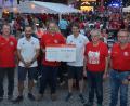 Bild: dob
Beim Festauftakt zum 100-jährigen Jubiläum brachte der FC-Bayern Fanclub als Patenverein einen Spendenscheck in Höhe von 2500 Euro für die Nachwuchsförderung mit. SpVgg-Vorsitzender Uli Münchmeier (Dritter von rechts) war sprachlos angesichts der hohen Summe.