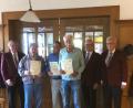 Bild: Herbert Ernst/exb
Der Männergesangverein Ammerthal hat langjährige Mitglieder geehrt (von links): Hans Gurdan, Herbert Schmid, Nikolaus Ludwig, Ottmar Gurdan, Vorsitzender Herbert Ernst und Chorleiter Helmut Fischer.
