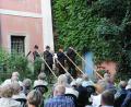 Bild: bey
Das Quartett 2007 ALPUS 4 bot mit den vier Meter langen Al´phörnen einen begeisternden Aufritt im alten Wurzer Pfarrhof.