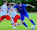 Bild: Werner Franken
Die SpVgg SV Weiden (rechts der starke Erol Özbay) spielte bei der U21 des SSV Jahn Regensburg frech auf und nahm beim 2:2 überraschend einen Zähler mit nach Hause.