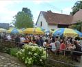 Bild: bir
Wie bereits vor Corona besuchten viele Gäste, vor allem auch Auswärtige, das Backofenfest in Hohenthan. Auch heuer konnten sich hier die Besucher mit vielerlei Gaumenfreuden im besonderen Ambiente des Pfarrhofes verwöhnen lassen.