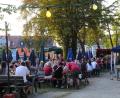 Bild: bey
Das Weiherfest an der Pleysteiner Kreuzberganlage ist bestens besucht.