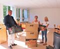 Bild: stg
Die Kisten aus Erbendorf sind bereits alle da und müssen von Lebenshilfe-Geschäftsführer Berthold Kellner (von links) sowie den SVE-Kräften Alisa Kohl und Simone Braun noch ausgepackt werden.