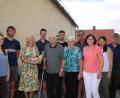 Bild: bey
Josef Puff (vorne Mitte) feiert 85. Geburtstag. Über dieses Jubelfest freuten sich auch Tochter Martina, Ehefrau Irmgard (vorne, von rechts), und alle anderen Familienangehörigen.