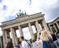 Symbolbild: Fabian Sommer/dpa
Es ist das Wahrzeichen Berlins: das Brandenburger Tor. Und nur ein kleiner Teil dessen, was die Mitglieder des Bunds der Berliner in Weiden so an der Hauptstadt schätzen.