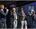 Bild: Petra Hartl
Die Stimmen der Berge singen im Schlosshof für ein begeistertes Publikum.