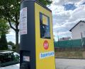 Bild: Gabi Schönberger
Seit Monaten ist die Elektroladesäule vor der Stadthalle Neustadt außer Betrieb.