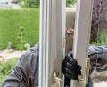 Symbolbild: Erwin Wodicka/exb
Durch das gekippte Fenster gelangten die Täter ins Haus.