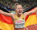 Bild: Sven Hoppe/dpa
Gina Lückenkemper kann ihr Glück kaum fassen: Europameisterin über die 100 Meter.
