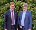 Bild: Christian Preisenhammer/exb
Dr. Christian Roßner (links) ist neuer Präsident des Lions-Clubs. Rechts im Bild der scheidende Präsident Christoph René Holler.