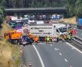 Bild: rw
Zu einem schweren Verkehrsunfall mit einem Sattelschlepper kam es am Mittwochnachmittag auf der A 93 zwischen den Anschlussstellen Wiesau und Falkenberg.