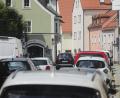 Bild: Wolfgang Steinbacher
So richtig Wohlfühlatmosphäre kommt hier in der Ziegelgasse nicht auf. Die meisten Schüler aus der M9a der Luitpold-Mittelschule hätten daher lieber weniger Autoverkehr in der Altstadt.