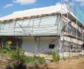 Bild: bl
Noch sieht der Steinstadel in Haindorf bei Nabburg aus wie ein Objekt von Verpackungskünstler Christo. Ist er endgültig "ausgepackt", soll dort ein schmuckes Wohnhaus stehen.