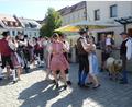 Archivbild: mag
Nach zwei Jahren ohne Woizkirwa tanzen am Wochenende wieder Kirwapaare in der Sulzbacher Innenstadt.