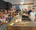 Bild: jzk
Beim Ferienprogramm des CSU-Ortsverbands Kemnath durften sich Kinder beim Kochen und Backen ausprobieren.