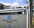 Archivbild: Petra Hartl
Hier am Klinikum St. Marien Amberg gehen genau wie in Weiden ungeimpfte Mitarbeiter weiterhin ein und aus – obwohl in Deutschland seit fünf Monaten eine einrichtungsbezogene Impfpflicht gilt