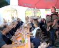 Bild: Josef Böhm
Markus Maier spielte von Tisch zu Tisch, hier bei der Hauserner Feuerwehr.