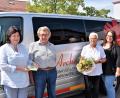 Bild: rgr
Albert und Lisa Brändl spenden der "Caritas-Tagespflege Arche" 600 Euro. Pflegedienstleitwein Johanna Schüller (links) und ihre Stellvertreterin Nadine Brüderer (rechts) freuen sich darüber.
