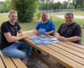 Bild: Gemeinde Kastl bei Kemnath/exb
Jugendbeauftragter Patrick Meyer (von links), Bürgermeister Hans Walter und Jugendbeauftragter Dominik Kugler laden zur Jugendbürgerversammlung ein.
