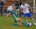 Bild: Gebert
Der SV Mitterteich bezwang am Freitagabend den FC Eintracht Münchberg hochverdient mit 4:1. In dieser Szene grätscht Daniel Hösl (links) gegen Gästespieler Lucas Köhler.