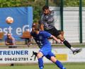 Bild: Dieter Jäschke
Jamal Dubois (rechts) vom SV Grafenwöhr bremst per Kopf den Vorwärtsdrang des Etzenrichter Angreifers Johannes Pötzl.