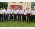 Bild: bsc
Der Gesang- und Orchesterverein „Frohsinn“ mit seinem Vorsitzenden und Dirigenten Horst Straub (links) ist eine wichtige Stütze im gesellschaftlichen Leben der Gemeinde Friedenfels.