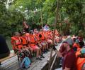 Bild: egl
Rund 55 Kinder fuhren beim Ferienprogramm der Feuerwehr Haselmühl mit zwei Booten auf der Vils nach Theuern.