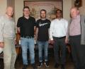 Bild: pi
Stefan Schultes (Mitte) hat Albert Kick (links) an der Spitze der Fördergemeinschaft Dorfkapelle St. Georg abgelöst. Neuer stellvertretender Vorsitzender ist Wolfgang Bock (Zweiter von links).