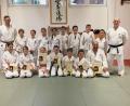 Bild: Franz Herdegen/exb
Sie sind stolz auf ihren neuen Gürtelgrad: (untere Reihe von links) Lilli Erhart (7.Kyu), Tabea Scherr (7.Kyu), Jamina Gollwitzer (7.Kyu), Marie Binder (6.Kyu), Lambert Biersl (8.Kyu), Magdalena Binder (8.Kyu), Christian Binder (8.Kyu). Die Prüfung nahmen Sabine Köppl, Johann Plecher und Johann Ruml ab.