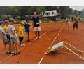 Bild: gz
Der Tennisball musste in einen der neun Eimer liegen bleiben und dafür gab es von Vorsitzenden Markus Lindner einige Punkte.