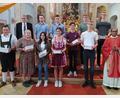 Bild: Pfarrei Bad Neualbenreuth-Ottengrün/exb
Einige der verabschiedeten Messdiener zusammen mit Pfarrer George Parankimalil (vorne rechts) und Wolfgang Plonner (hinten links), dem Verantwortlichen für die Ministranten-Arbeit in der Pfarrei.
