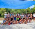 Bild: bsc
Der Förderkreis Freibad und die Wasserwacht Friedenfels lockten mit einem tollen Angebot zum Ferienprogramm. Die Verantwortlichen der beiden Vereine, Lisa Rauh und Patricia Henze (hinten, Sechste und Siebte von links) sowie Kerstin Münchmeier (hinten, links), organisierten mit zahlreichen Helferinnen einen unvergesslichen Nachmittag für die Kinder.