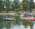 Bild: dob
Viel Spaß und Gaudi herrschten beim Fischerstechen der Wasserwacht Vohenstrauß anlässlich des 75-jährigen Bestehens im Vohenstraußer Freibad.