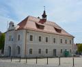 Bild: jr
Das Gerüst am Historischen Rathaus ist schon seit einigen Wochen verschwunden, vor dem Gebäude steht derzeit nur noch ein Bauzaun.