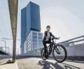 Bild: www.flyer-bikes.com/pd-f
Lässig durch die City radeln: Immer mehr Menschen begeistern sich für E-Bikes.