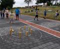 Bild: gz
Auf der Sommerstockbahn versuchten die Kinder mit den Kinderstöcken die Holzkegel zu treffen und auf der Minigolfanlage den Ball einzulochen.