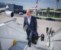 Symbolbild: Kay Nietfeld
Bundeskanzler Olaf Scholz (SPD) auf dem Weg in ein Flugzeug.